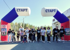 Пульс города в кроссовках: медики Урайской больницы пробежали «Кросс нации – 2026»