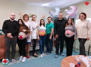 Краски новой жизни: как арт-терапия и боди-арт сближают будущих родителей 