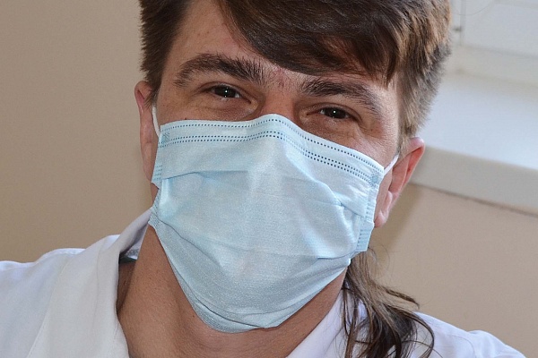 Медики Урайской больницы поддержали акцию #Юграулыбайсяглазами