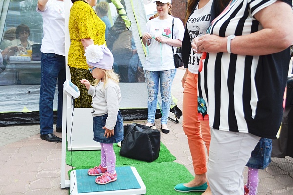 В Урае 12 июня на площади Первооткрывателей прошел фестиваль здорового образа жизни, посвященный празднованию Дня России 