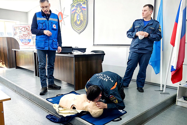  Делясь опытом: заведующий отделением СМП Урайской больницы провел занятия с сотрудниками МЧС