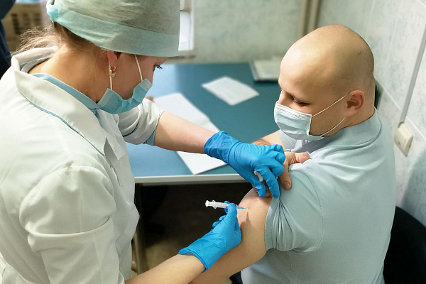 В Урае началась вакцинация от коронавирусной инфекции