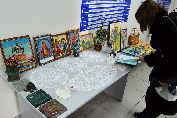 В детской поликлинике Урая прошла творческая выставка медицинских работников