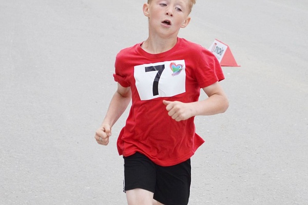 В Урае 12 июня на площади Первооткрывателей прошел фестиваль здорового образа жизни, посвященный празднованию Дня России 