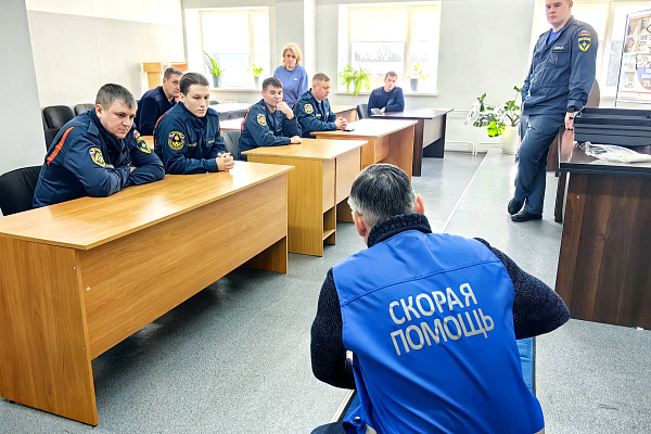  Делясь опытом: заведующий отделением СМП Урайской больницы провел занятия с сотрудниками МЧС