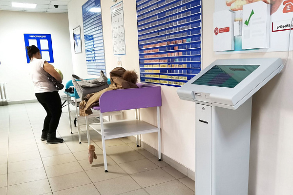 В детской поликлинике Урайской больницы появились яркие развивающие комплексы