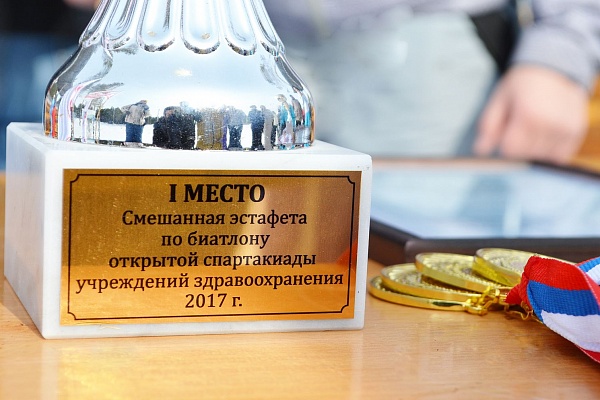 Команда Урайской больницы завоевала золото в смешанной эстафете по биатлону