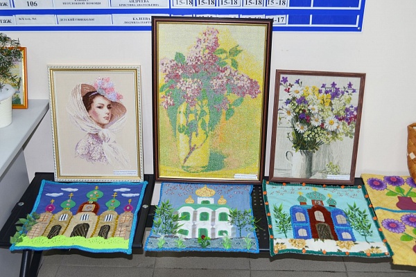 В детской поликлинике Урая прошла творческая выставка медицинских работников