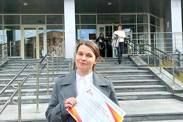 Светлана Калинина, акушерка Урайской больницы, приняла участие в межрегиональном образовательном форуме 