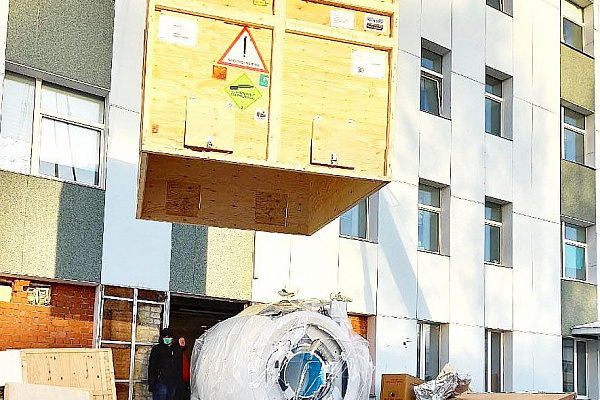 Из Москвы в Урай за пять дней. В больницу привезли аппарат МРТ