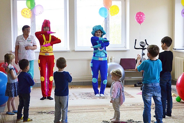 Праздник для самых главных пациентов. Глава города посетил детскую поликлинику Урайской больницы