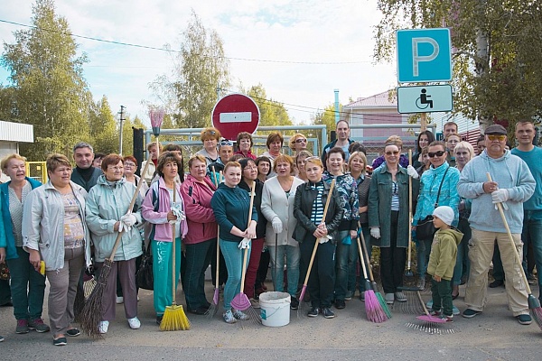Город стал еще краше. Урайская больница присоединилась к Всероссийской экологической акции  «Зеленая Россия»