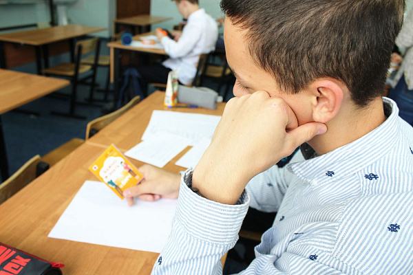 Медицинский психолог кабинета ВИЧ-инфекции Урайской больницы продолжает профилактическую работу с подрастающим поколением