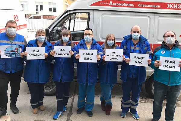 Медики из Урайской городской клинической больницы приняли эстафету международного флешмоба #СOVIDнепобедит