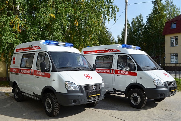 В Урайскую больницу поступили новые автомобили скорой помощи
