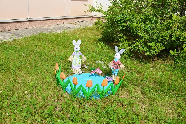 Море цветов, классики и веселый пасечник. В Урайской больнице подвели итоги конкурса на лучшую благоустроенную территорию 