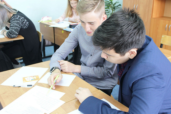 Медицинский психолог кабинета ВИЧ-инфекции Урайской больницы продолжает профилактическую работу с подрастающим поколением