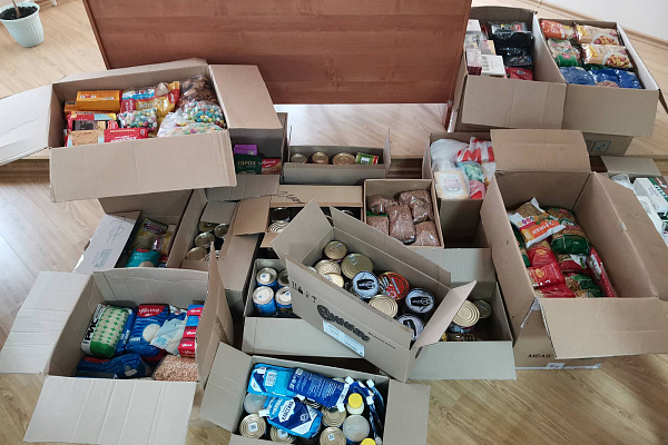 В Урайской больницы собрали 35 коробок гуманитарной помощи 