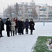 В Урае сотрудники больницы возложили цветы к скульптуре юного спортсмена и почтили минутой молчания жертв автокатастрофы